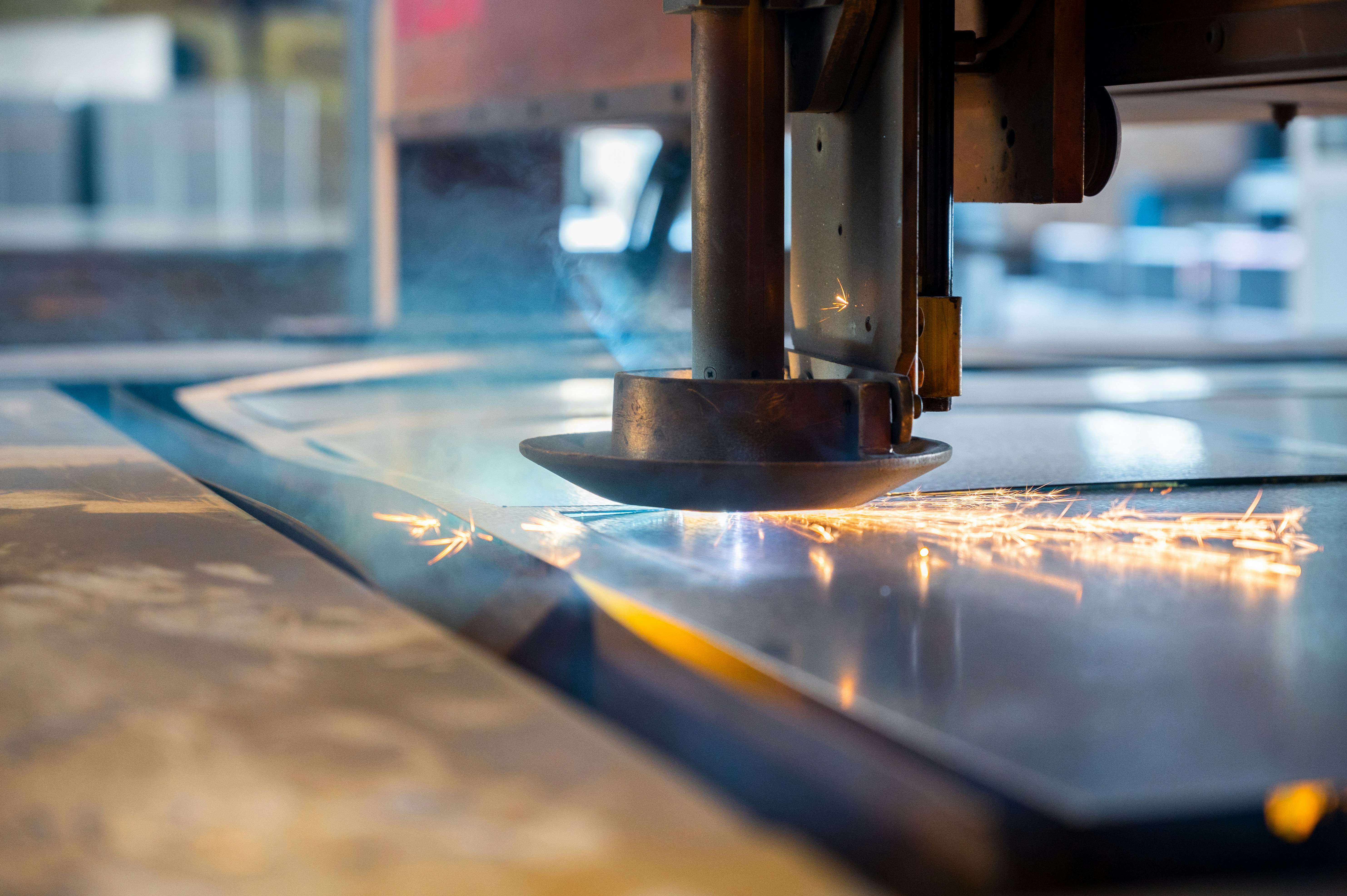 Workshop pemotongan plat metal laser fiber presisi Tangerang Selatan